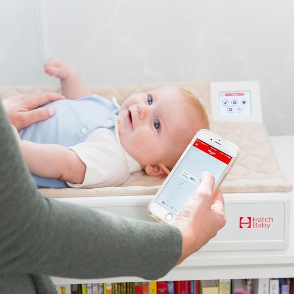 Hatch Baby – nowoczesna waga i przewijak dla noworodków