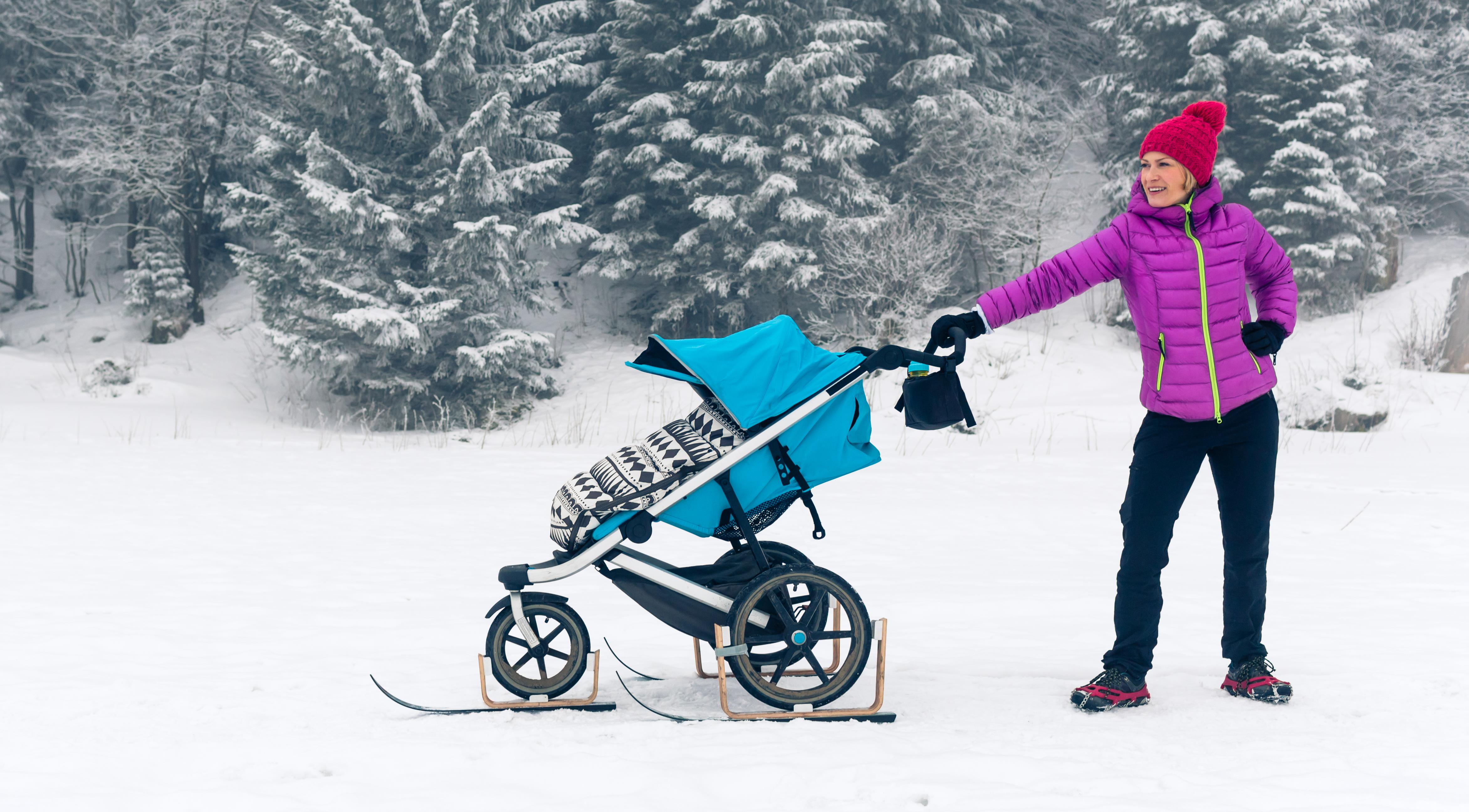 Jak ubrać niemowlaka na spacer w chłodne dni?